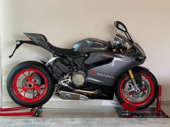 DUCATI SUPERBIKE 1199 PANIGALE S SENNA 